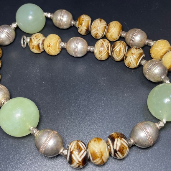 Necklace White Nephrite Jade Fossilized Pumtek Sterling Silver Beads & Clasp - Picture 1 of 8
